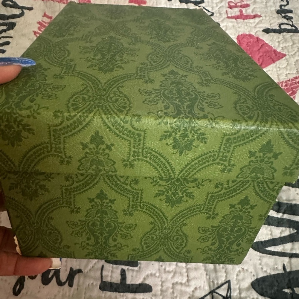Beautiful bag crossbody NOT AUTHENTIC - Picture 10 of 12